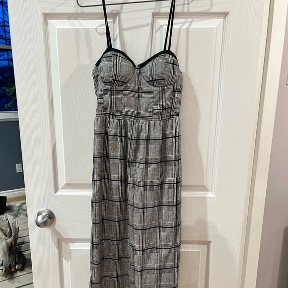 Wide Leg Jumpsuit - Picture 3 of 8